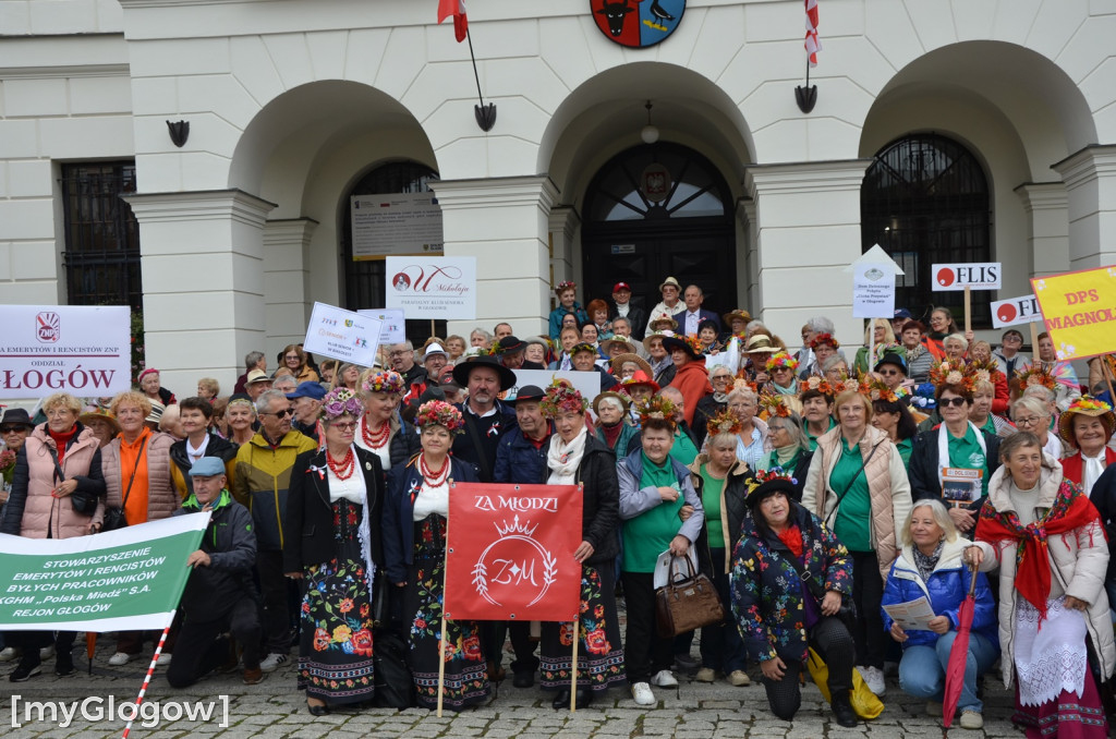Korowód seniorów w Głogowie
