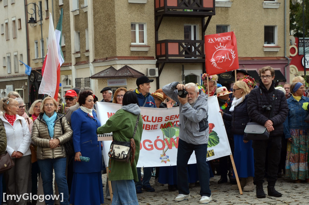 Korowód seniorów w Głogowie