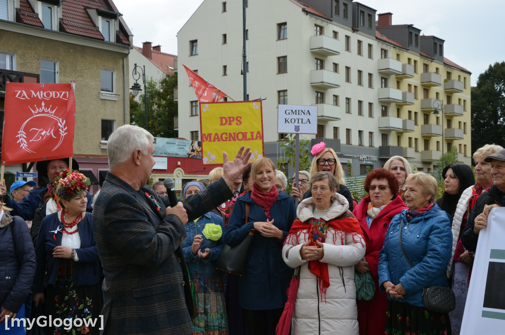 Korowód seniorów w Głogowie