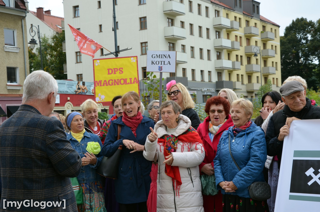 Korowód seniorów w Głogowie