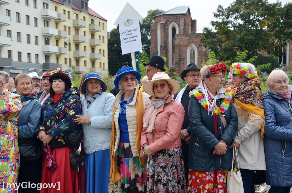 Korowód seniorów w Głogowie