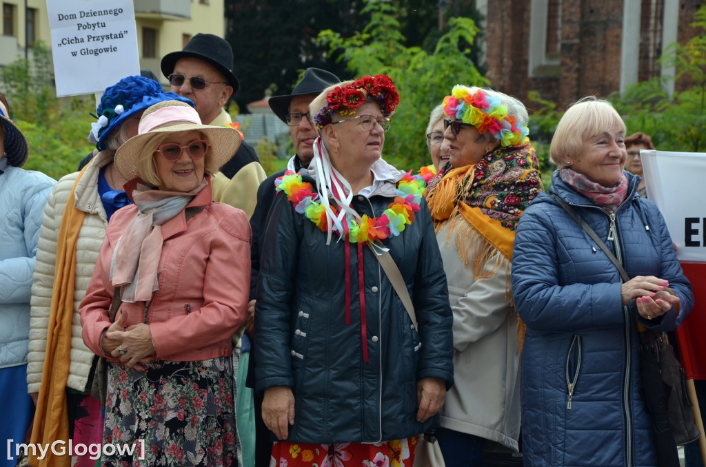 Korowód seniorów w Głogowie