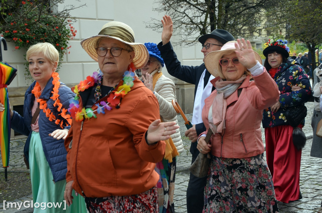 Korowód seniorów w Głogowie