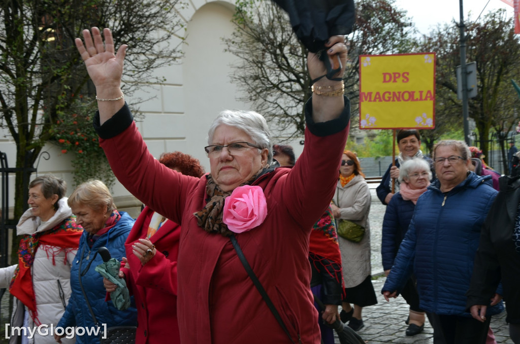 Korowód seniorów w Głogowie