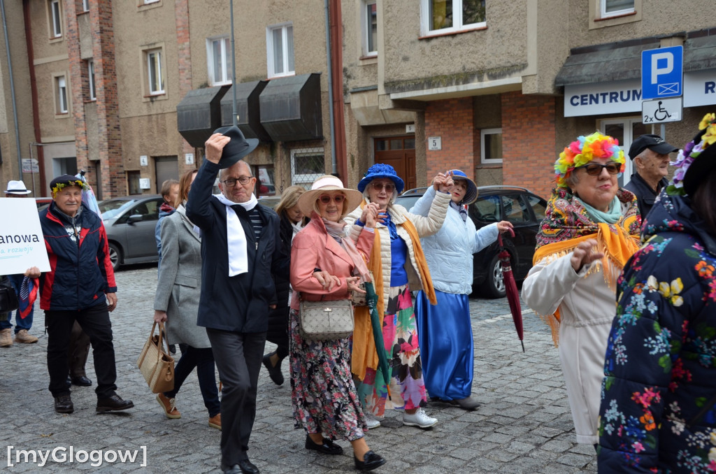 Korowód seniorów w Głogowie