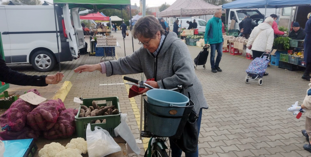 Ceny warzyw i owoców na targu w Głogowie