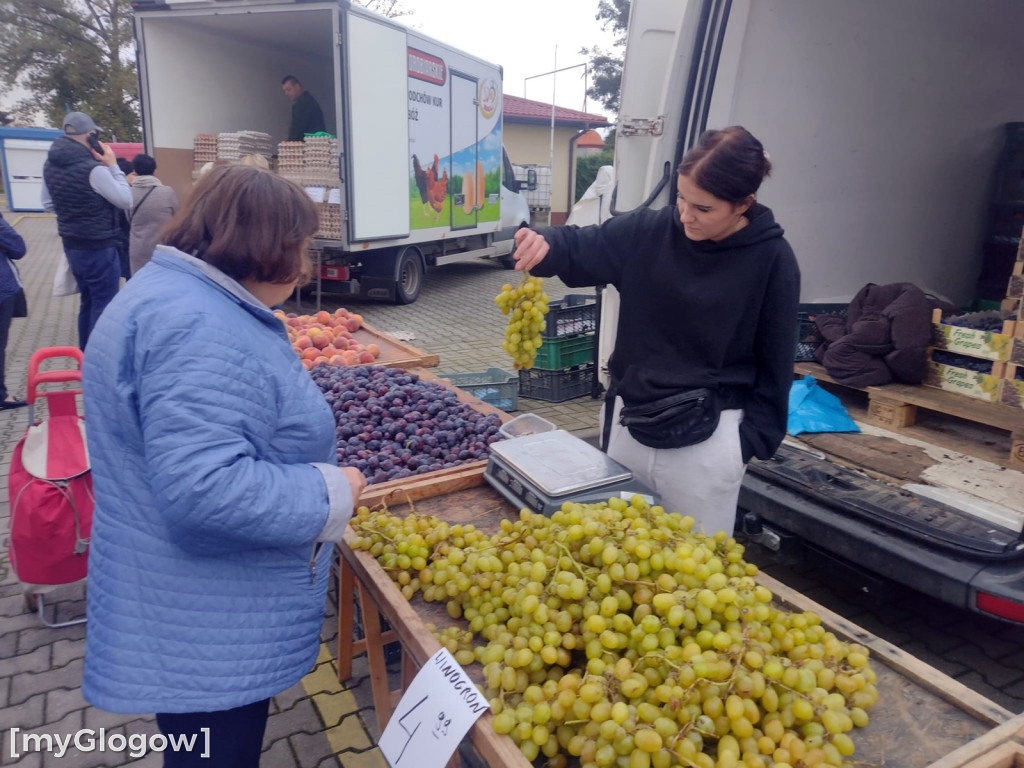 Ceny warzyw i owoców na targu w Głogowie