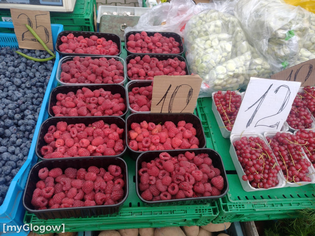 Ceny warzyw i owoców na targu w Głogowie