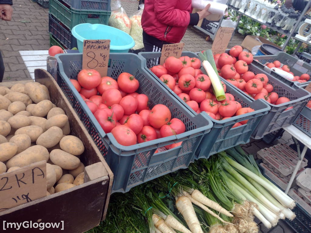 Ceny warzyw i owoców na targu w Głogowie
