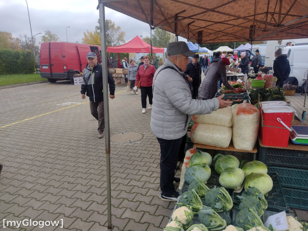 Ceny warzyw i owoców na targu w Głogowie