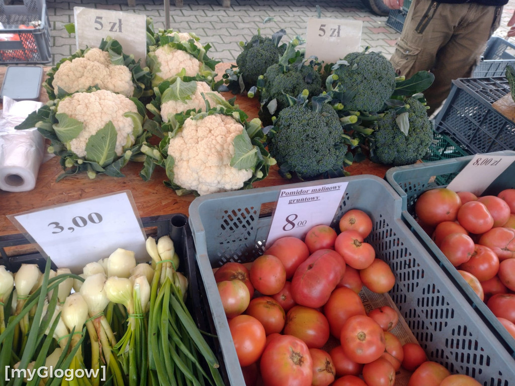 Ceny warzyw i owoców na targu w Głogowie