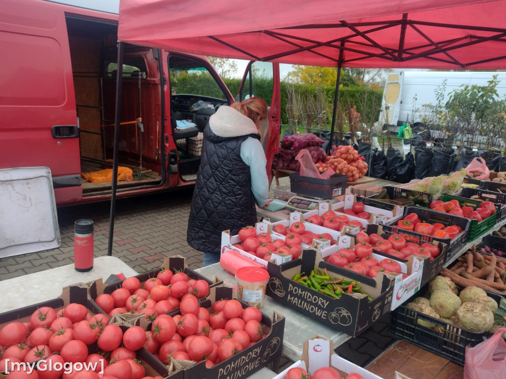 Ceny warzyw i owoców na targu w Głogowie