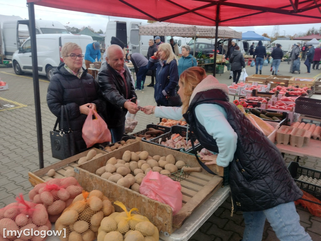 Ceny warzyw i owoców na targu w Głogowie