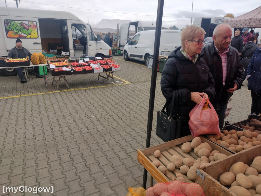 Ceny warzyw i owoców na targu w Głogowie