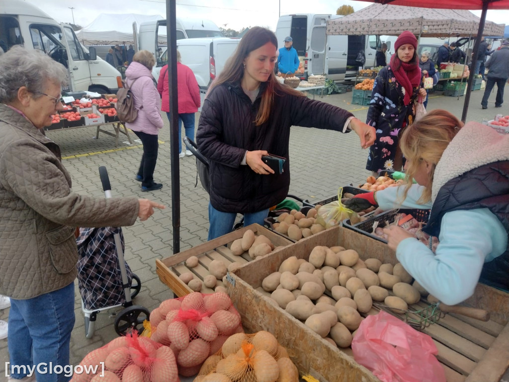 Ceny warzyw i owoców na targu w Głogowie