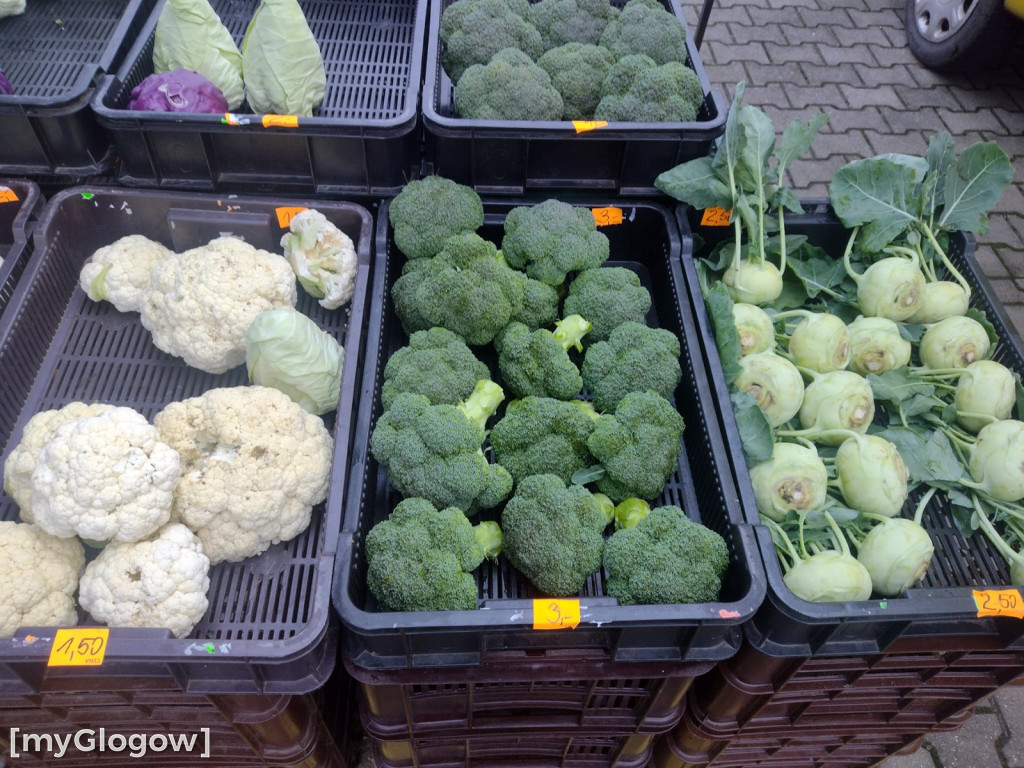 Ceny warzyw i owoców na targu w Głogowie