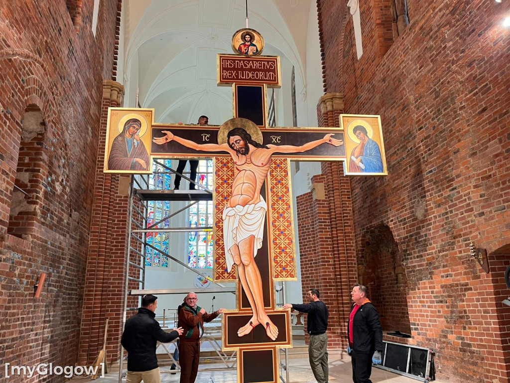 Wielka akcja krzyż w głogowskije kolegiacie