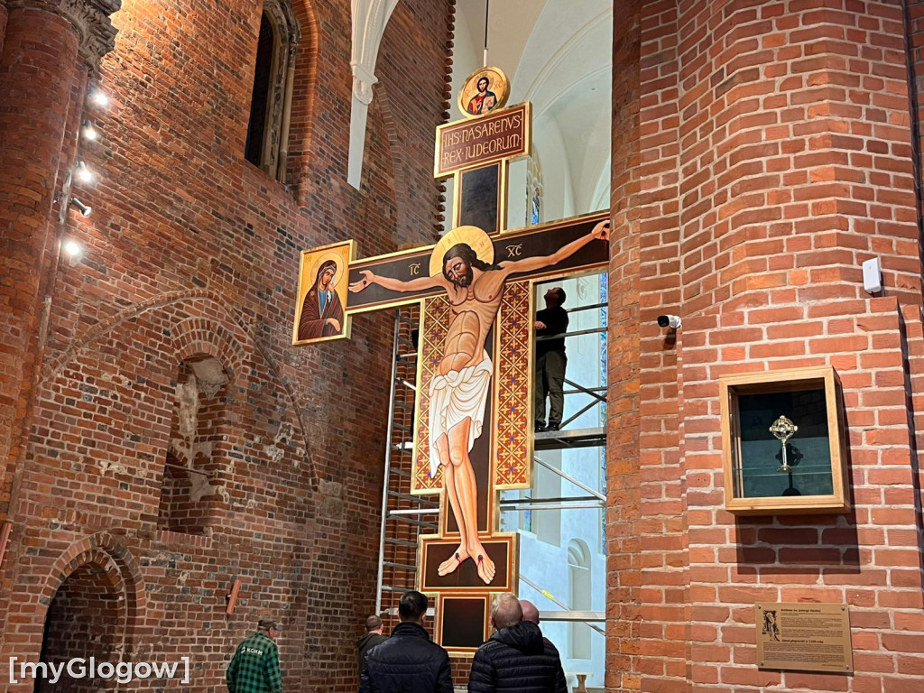 Wielka akcja krzyż w głogowskije kolegiacie