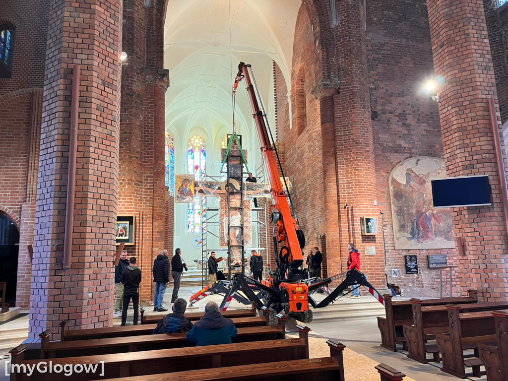 Wielka akcja krzyż w głogowskije kolegiacie