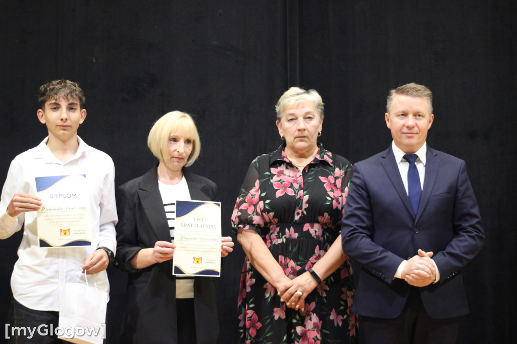Zdolni uczniowie nagrodzeni za naukę i zachowanie
