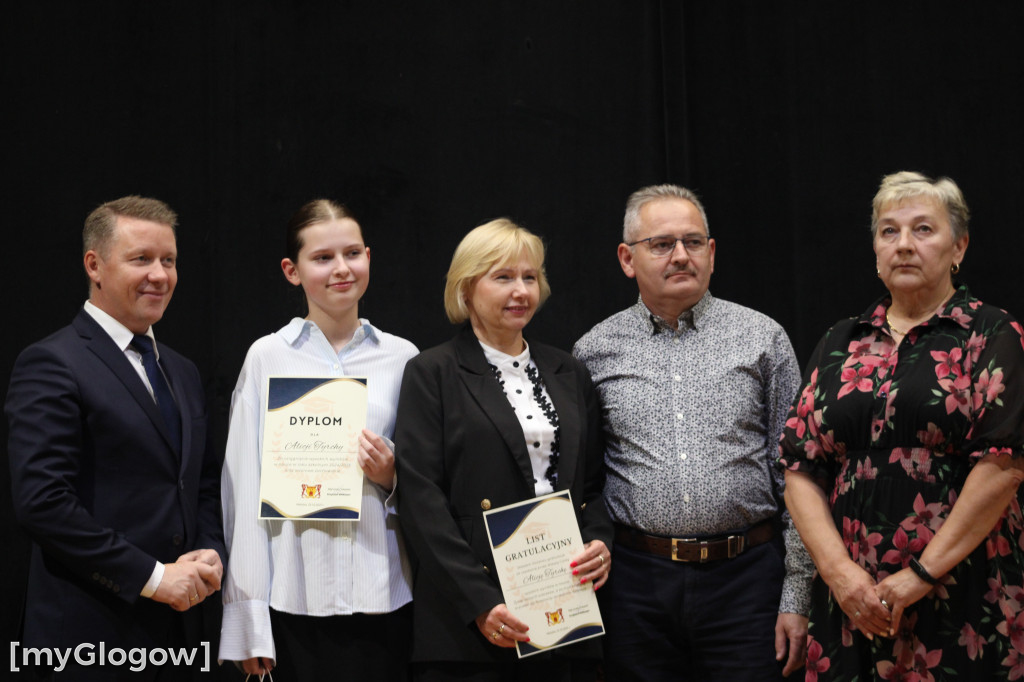 Zdolni uczniowie nagrodzeni za naukę i zachowanie