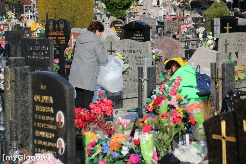 Targ i cmentarze przed Świętem Zmarłych