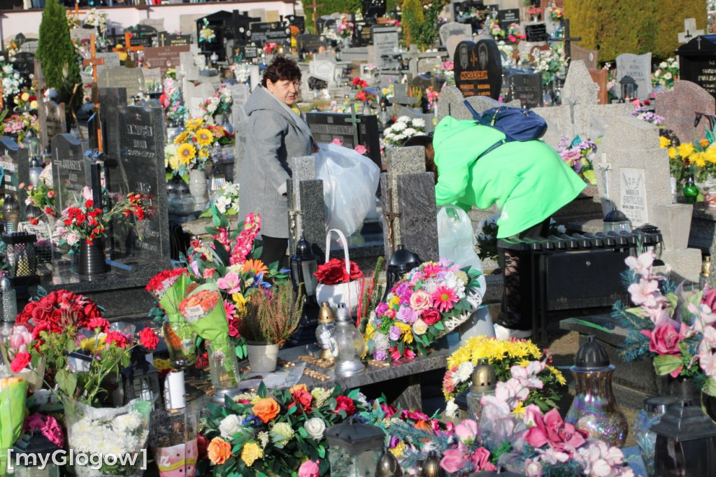 Targ i cmentarze przed Świętem Zmarłych