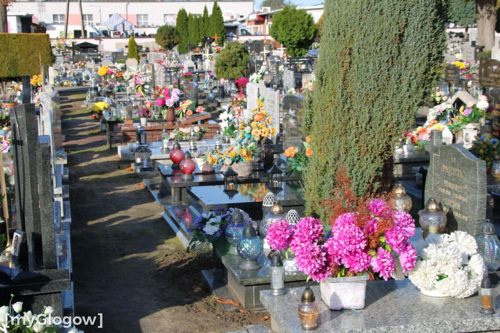 Targ i cmentarze przed Świętem Zmarłych