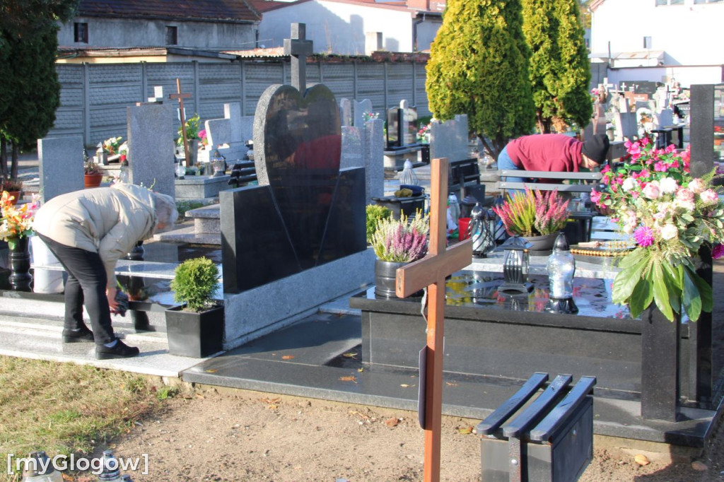 Targ i cmentarze przed Świętem Zmarłych