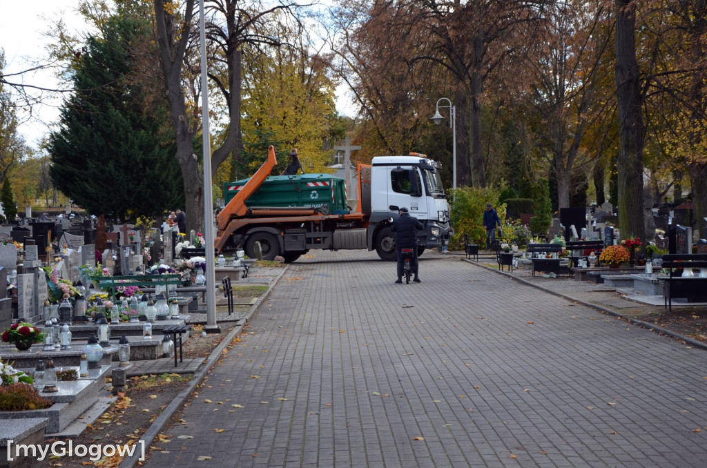 Przygotowania na cmentarzu przy ul. Legnickiej