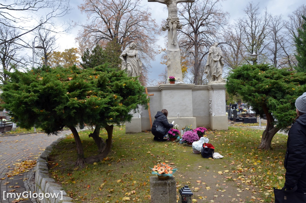 Przygotowania na cmentarzu przy ul. Legnickiej