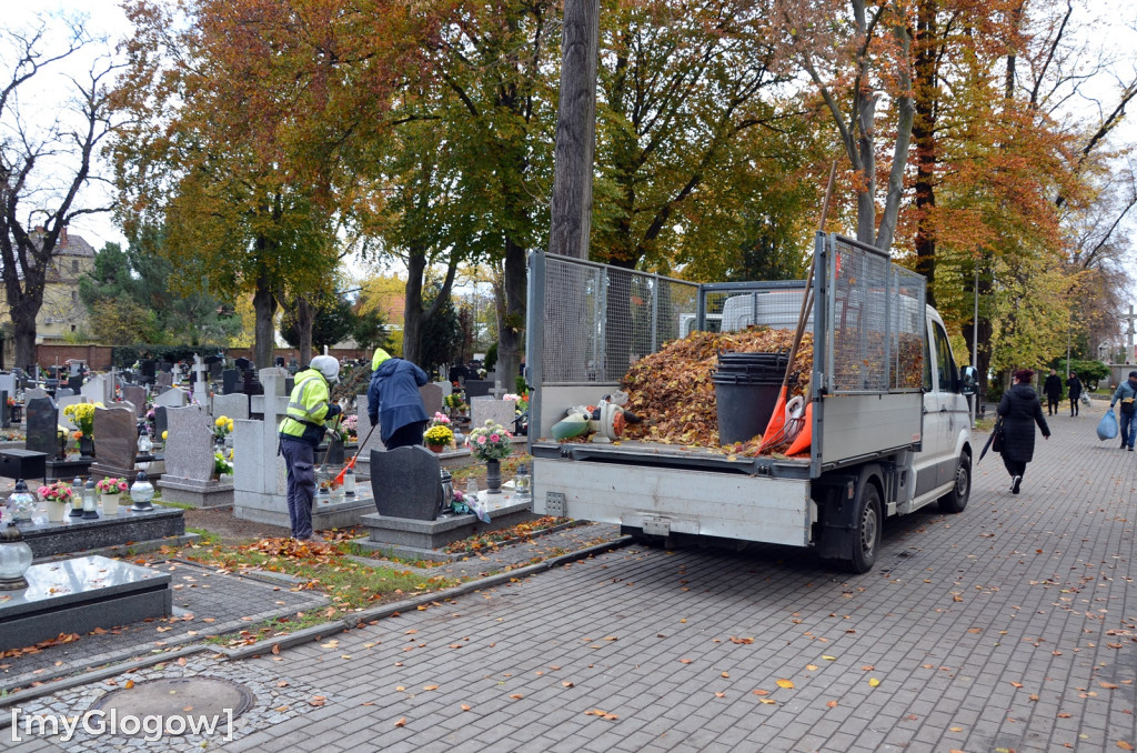 Przygotowania na cmentarzu przy ul. Legnickiej