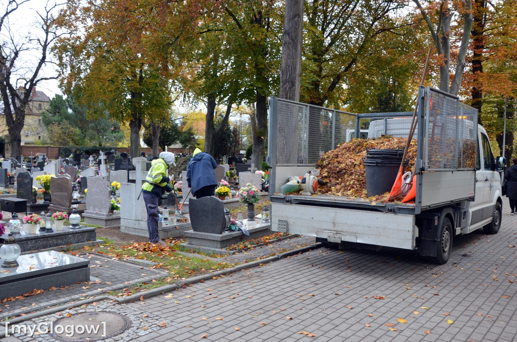 Przygotowania na cmentarzu przy ul. Legnickiej