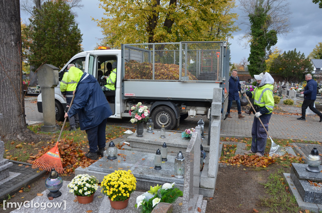 Przygotowania na cmentarzu przy ul. Legnickiej