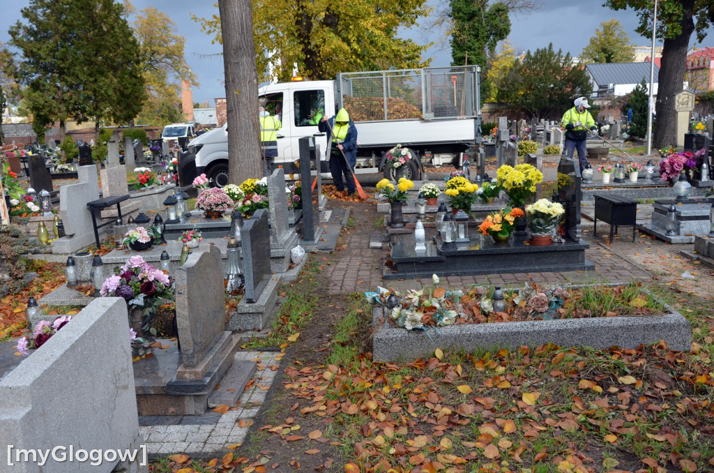Przygotowania na cmentarzu przy ul. Legnickiej
