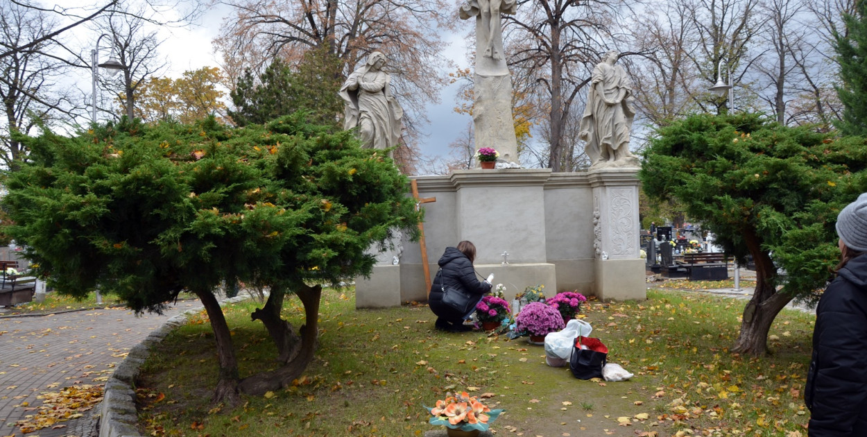 Przygotowania na cmentarzu przy ul. Legnickiej