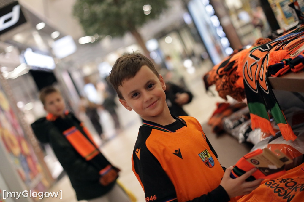 Piłkarze Chrobrego Głogów rozdawali autografy