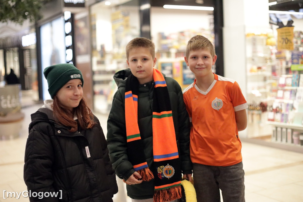 Piłkarze Chrobrego Głogów rozdawali autografy