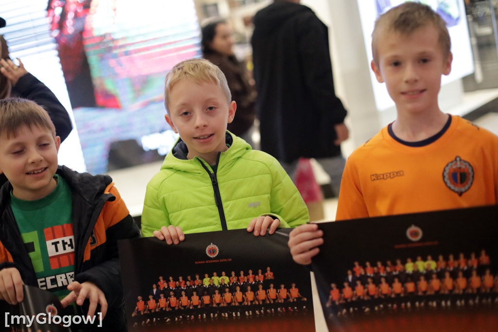 Piłkarze Chrobrego Głogów rozdawali autografy