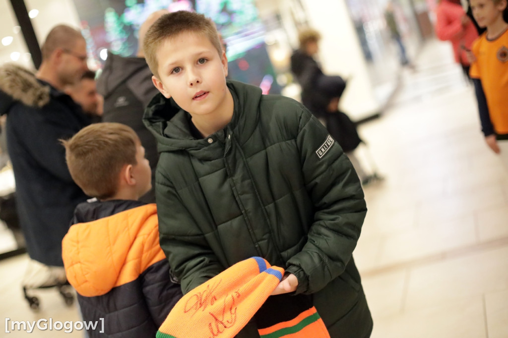 Piłkarze Chrobrego Głogów rozdawali autografy