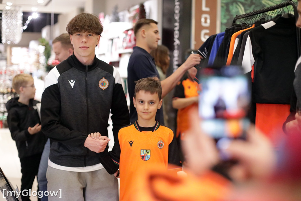 Piłkarze Chrobrego Głogów rozdawali autografy