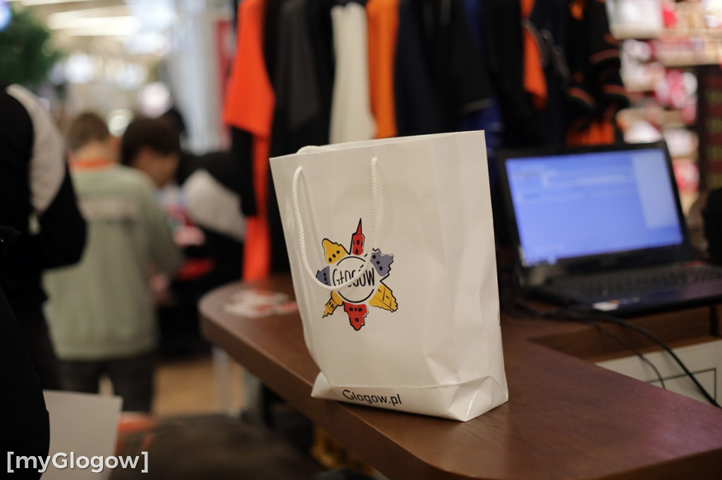 Piłkarze Chrobrego Głogów rozdawali autografy