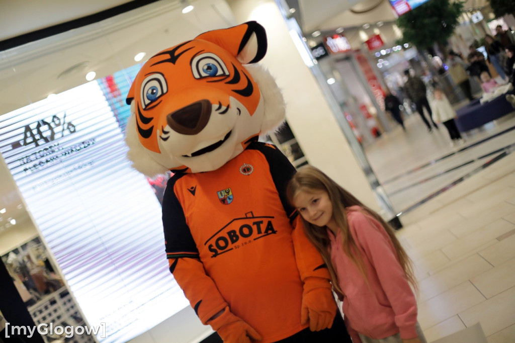 Piłkarze Chrobrego Głogów rozdawali autografy