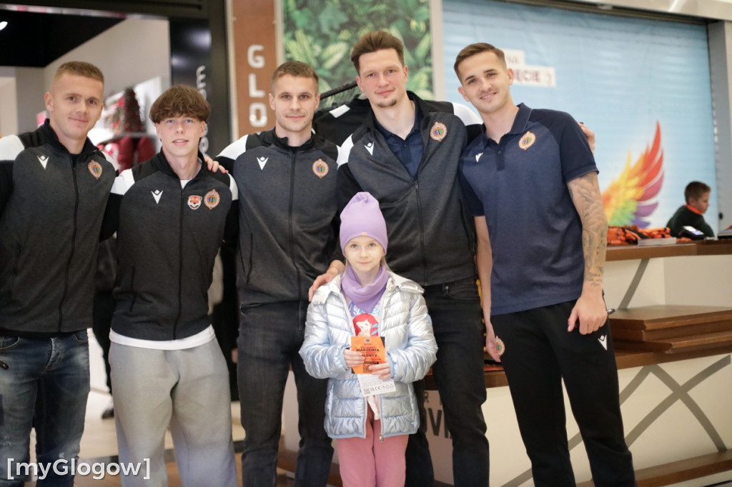 Piłkarze Chrobrego Głogów rozdawali autografy