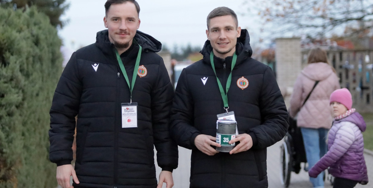 Pomagają harcerze i piłkarze, wszyscy dla fundacji