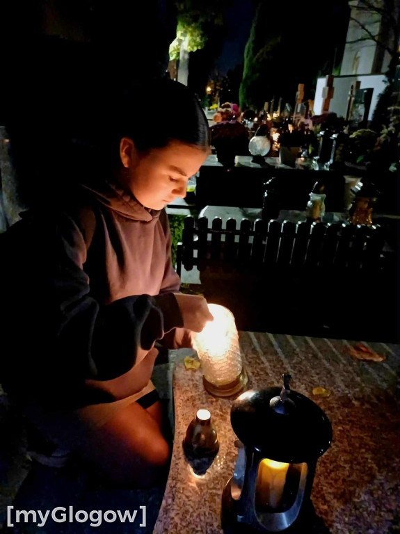 Harcerze ZHP zadbali o groby i pomogli