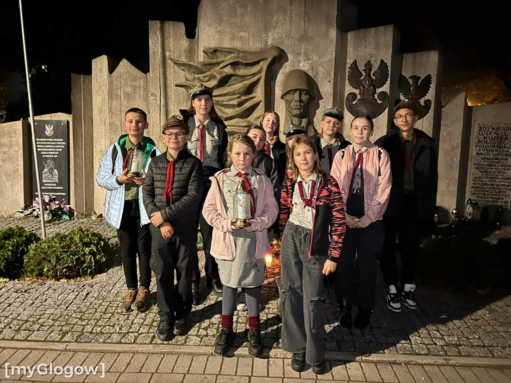 Harcerze ZHP zadbali o groby i pomogli