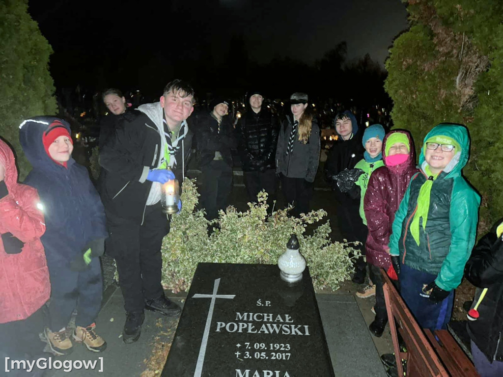 Harcerze ZHP zadbali o groby i pomogli