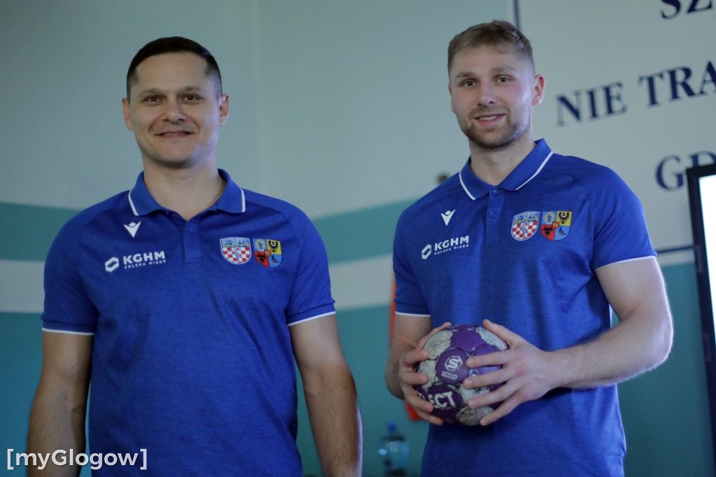 Uczniowie trenowali ze szczypiornistami