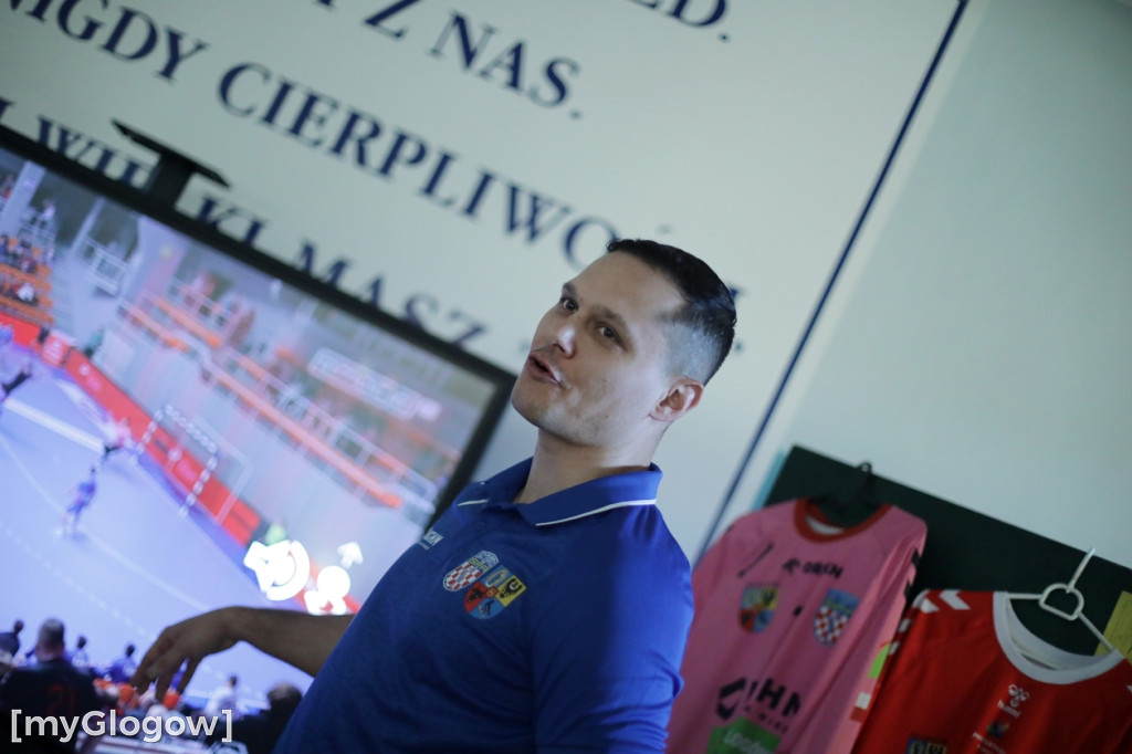 Uczniowie trenowali ze szczypiornistami